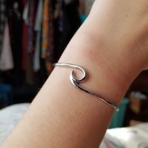 Giuliana + Madison | Silver Ocean Wave Cuff